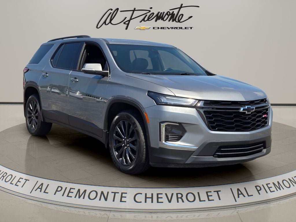 2023 Chevrolet Traverse RS in Sterling Gray Metallic — front three-quarter view